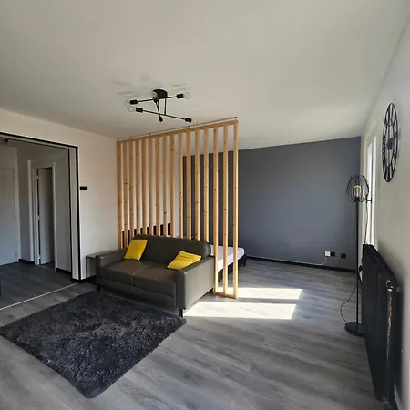 Apartment Centre *